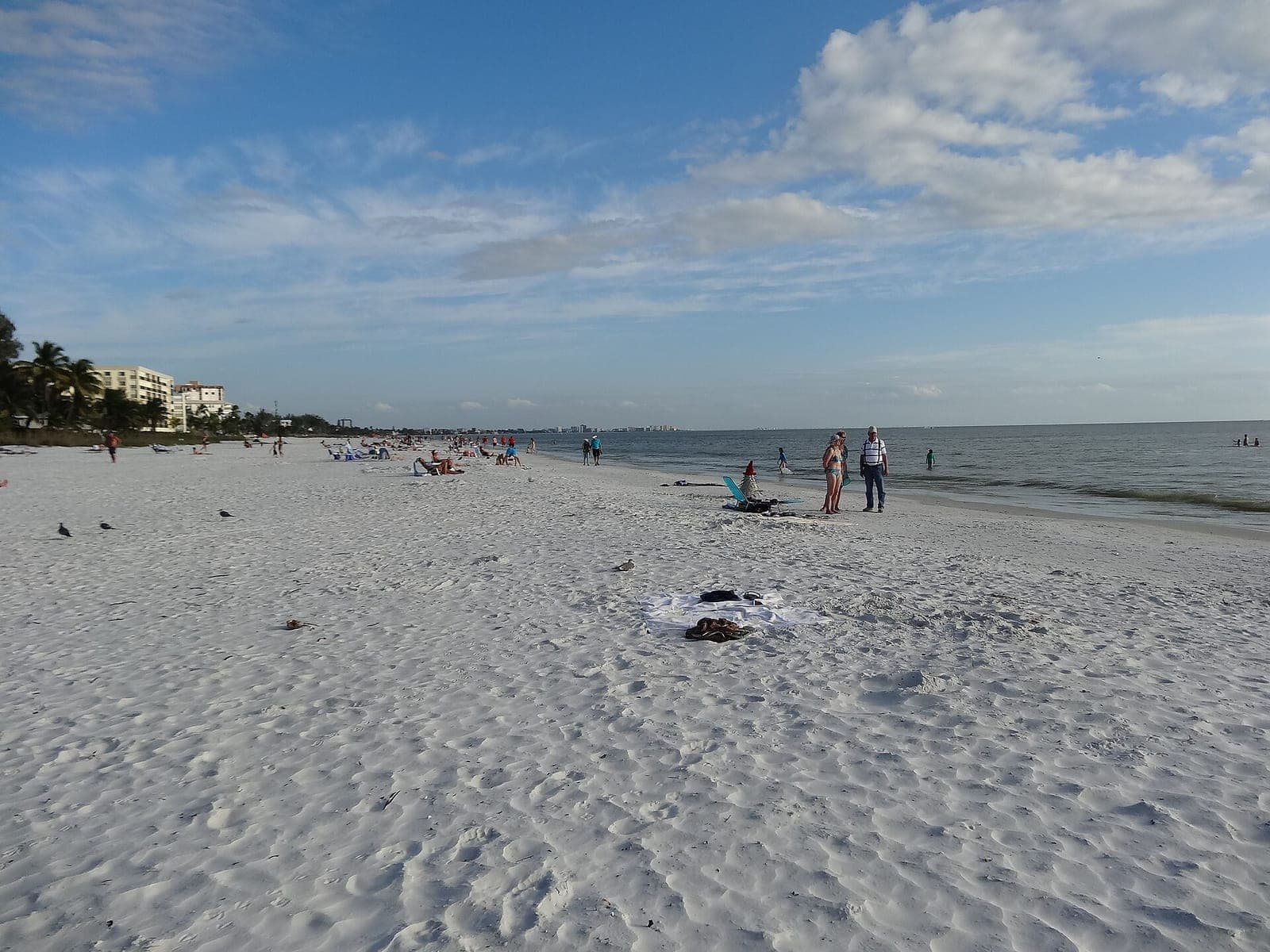 Fort Myers Beach — Explore Fort Myers Beach with street-legal LSV rentals.