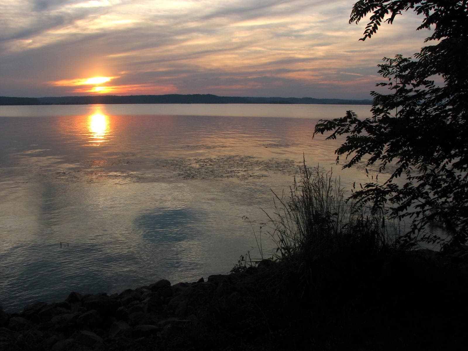 Kentucky Lake / Land Between the Lakes (Grand Rivers) — Explore Grand Rivers with convenient golf cart rentals for easy city street access.