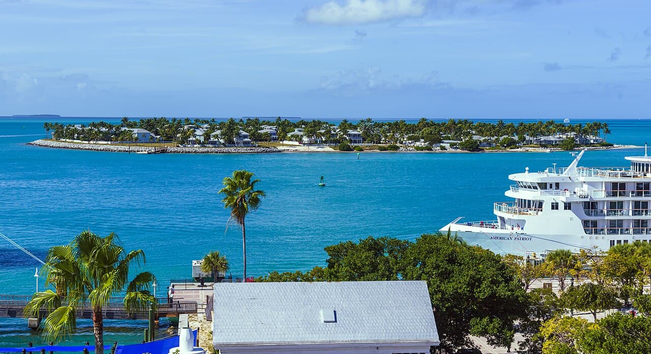 Golf cart rentals on Key West — Compare street-legal golf cart rentals from Key West operators — fleet sizes, observed rates, and how to book.