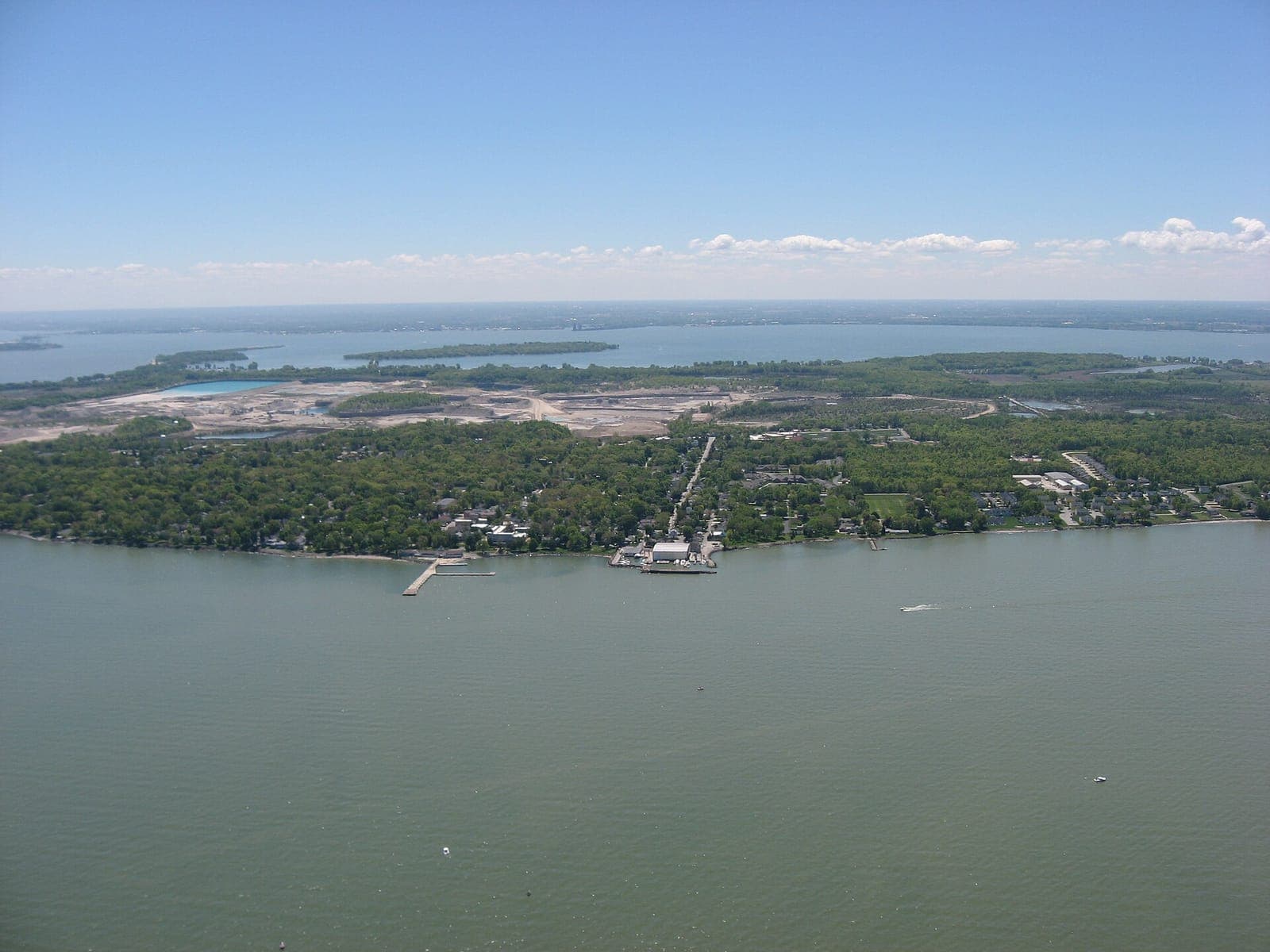 Lakeside / Marblehead — Explore Marblehead and Lakeside with convenient electric golf cart rentals.