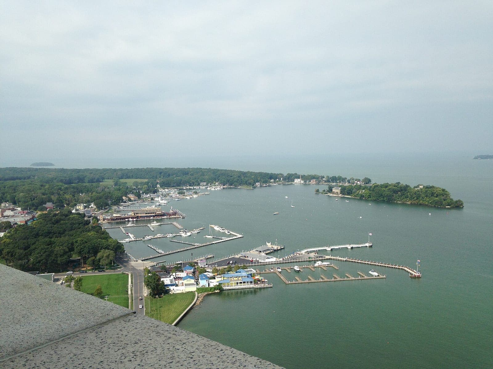 Golf cart rentals in Put-in-Bay — Explore Put-in-Bay with ease on licensed golf carts, perfect for island roads.